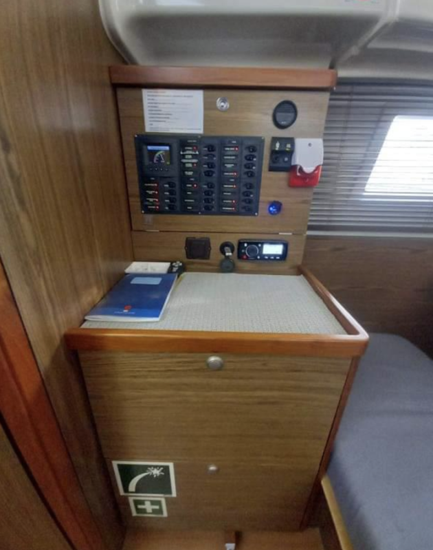 Delphia escape 1080s штурманский сстол