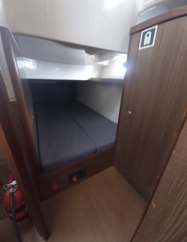 Delphia escape 1080s гостевая каюта