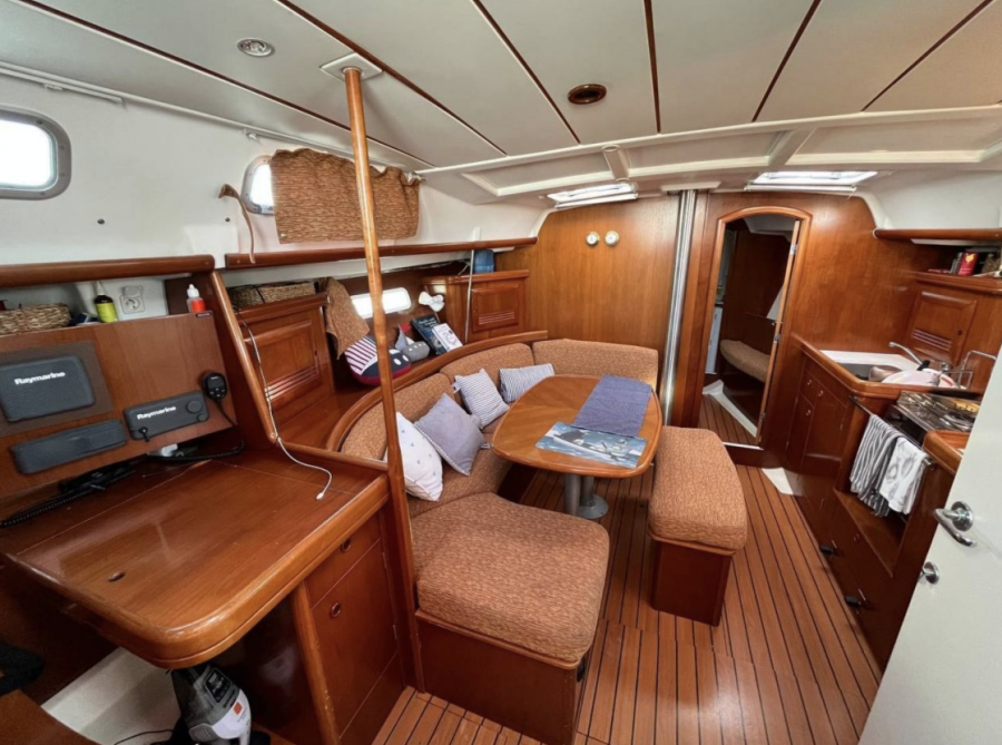 Beneteau 393 Clipper салон
